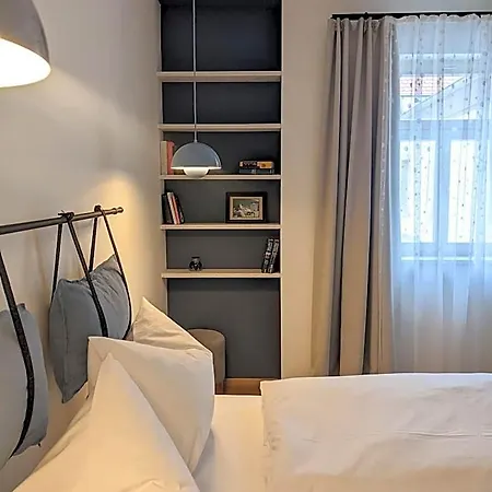 Hotel-weingut Bernard فندق *